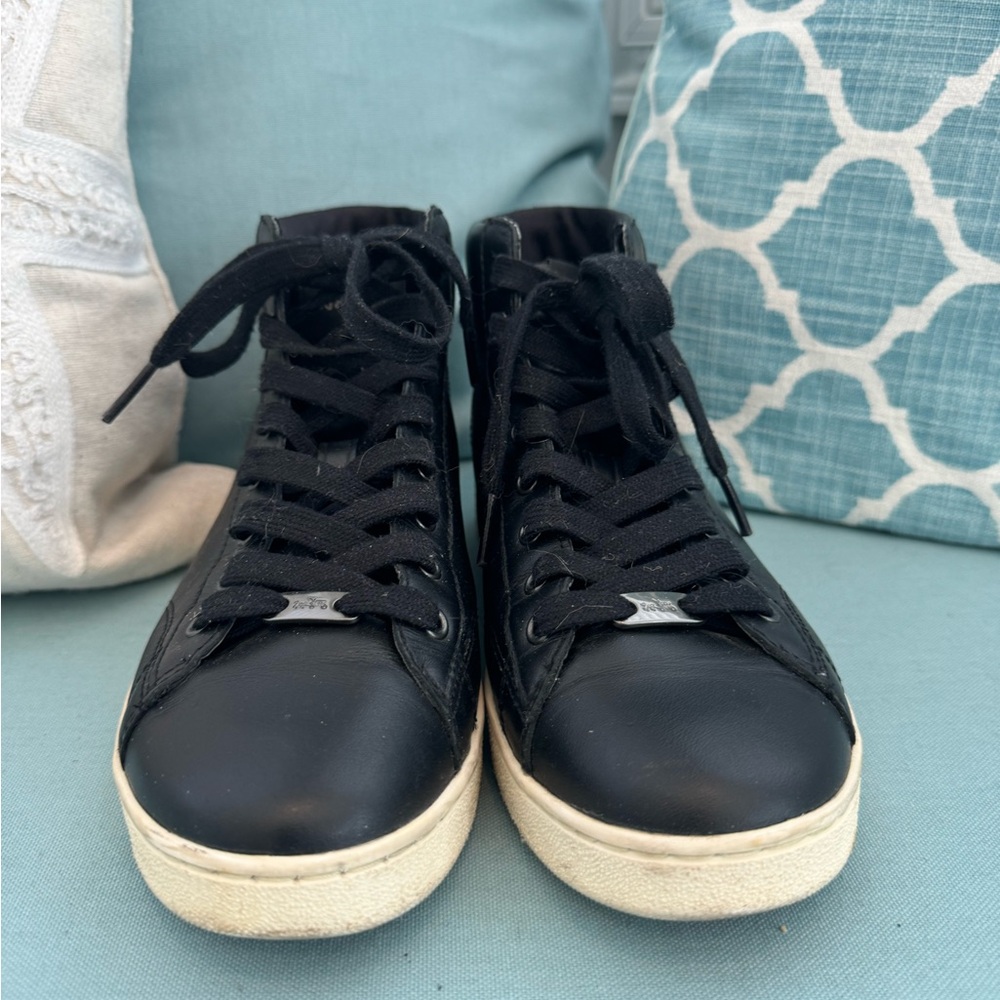 Coach black hi top leather sneakers booties US 7 EU 37.5